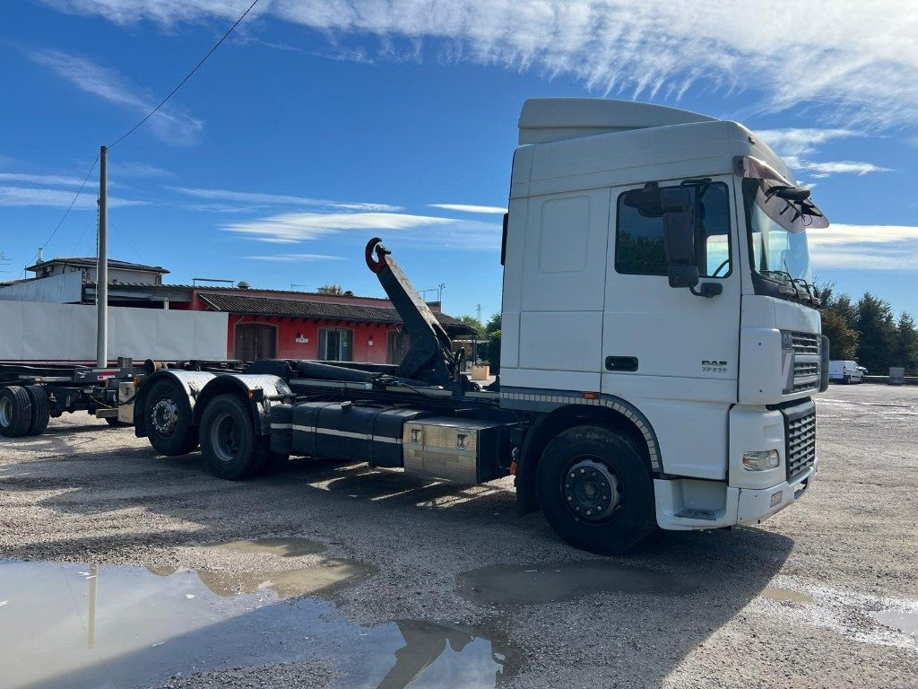 DAF XF530 SCARRABILE - Camion ampliroll: photos 4 DAF XF530 SCARRABILE - Camion ampliroll: photos 4