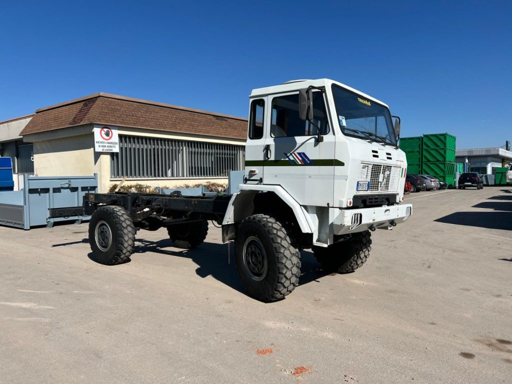 IVECO 100 4X4 BALESTRATO ANTERIORE E POSTERIO - Châssis cabine: photos 3 IVECO 100 4X4 BALESTRATO ANTERIORE E POSTERIO - Châssis cabine: photos 3
