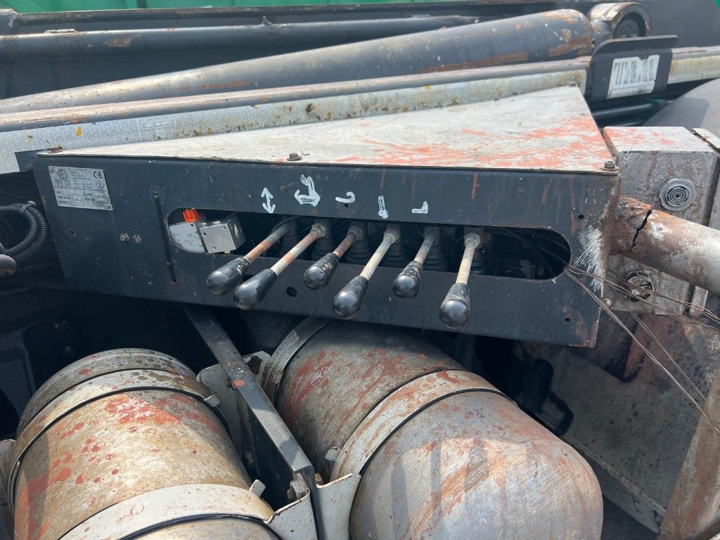 IVECO STRALIS AS260S 50Y SCARRABILE - Camion ampliroll: photos 5 IVECO STRALIS AS260S 50Y SCARRABILE - Camion ampliroll: photos 5