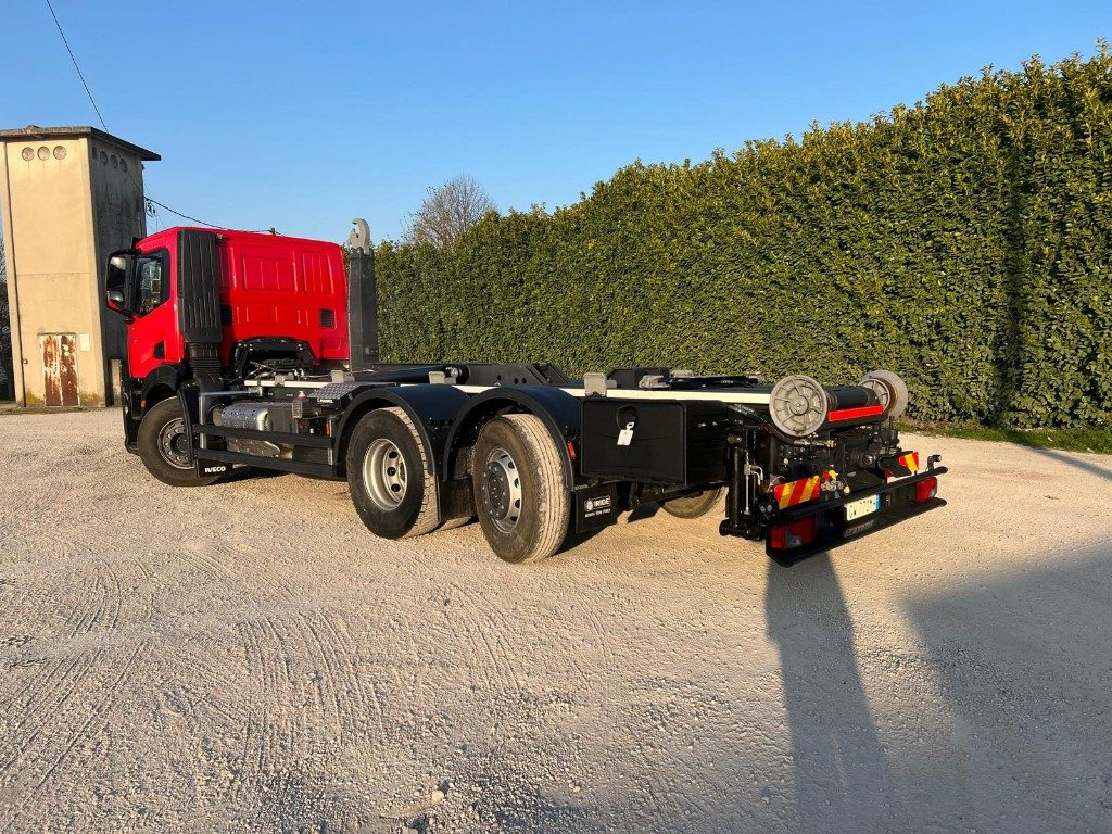 IVECO X-WAY AD260 NUOVO TARGATO SCARRABILE - Camion ampliroll: photos 3 IVECO X-WAY AD260 NUOVO TARGATO SCARRABILE - Camion ampliroll: photos 3