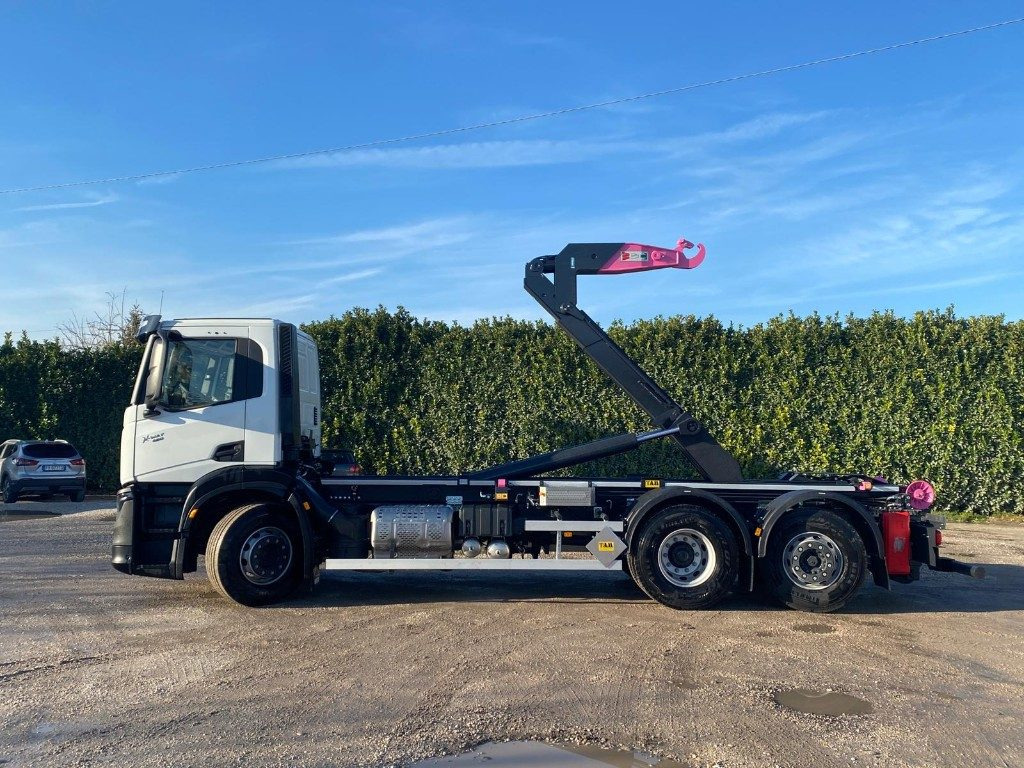 IVECO X-WAY AD280X48 NUOVO SCARRABILE PASSO 4500 - Camion ampliroll: photos 3 IVECO X-WAY AD280X48 NUOVO SCARRABILE PASSO 4500 - Camion ampliroll: photos 3