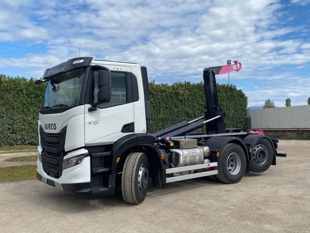 IVECO X-WAY AD280X48Y NUOVO SCARRABILE PASSO 3120 - Camion ampliroll: photos 1 IVECO X-WAY AD280X48Y NUOVO SCARRABILE PASSO 3120 - Camion ampliroll: photos 1