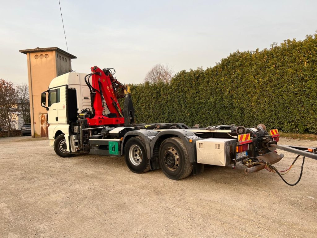 MAN TGX 26.440 SCARRABILE CON GRU - Camion ampliroll: photos 4 MAN TGX 26.440 SCARRABILE CON GRU - Camion ampliroll: photos 4