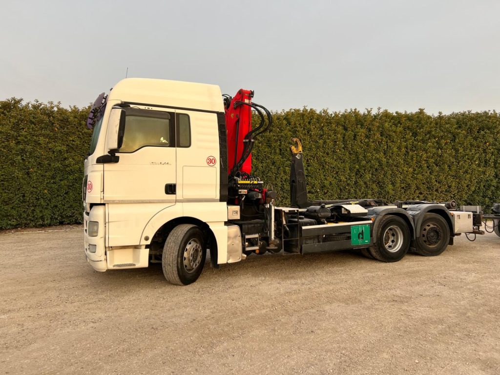 MAN TGX 26.440 SCARRABILE CON GRU - Camion ampliroll: photos 2 MAN TGX 26.440 SCARRABILE CON GRU - Camion ampliroll: photos 2
