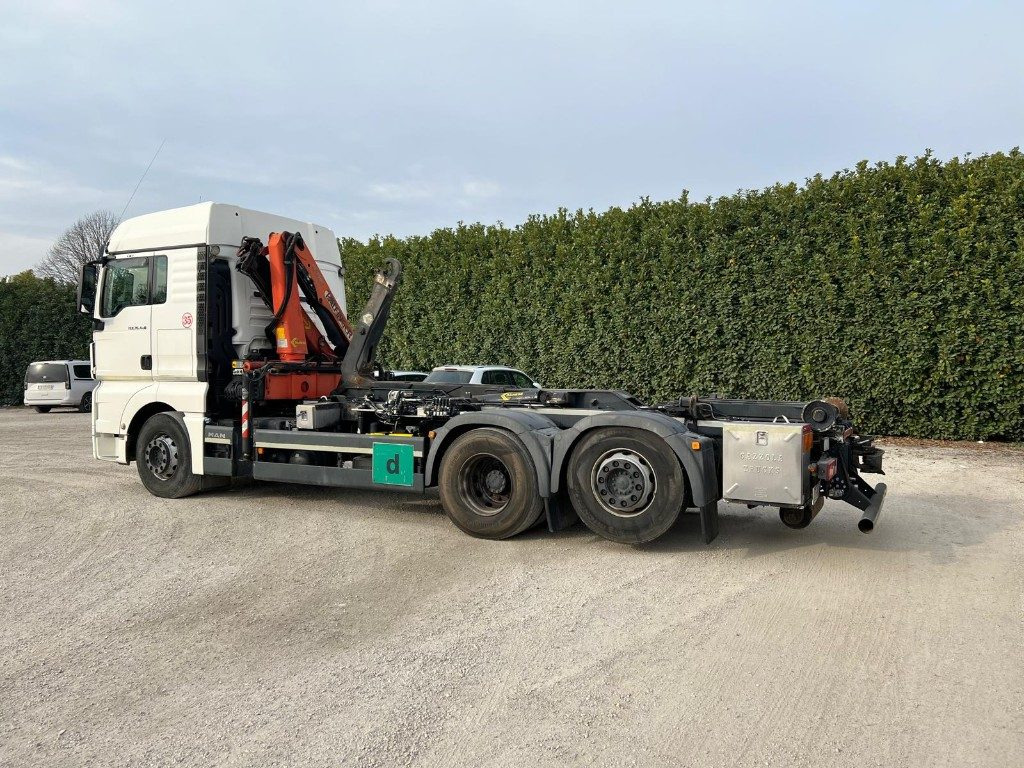 MAN TGX 26.480 SCARRABILE CON GRU DIETRO CABINA - Camion ampliroll: photos 4 MAN TGX 26.480 SCARRABILE CON GRU DIETRO CABINA - Camion ampliroll: photos 4