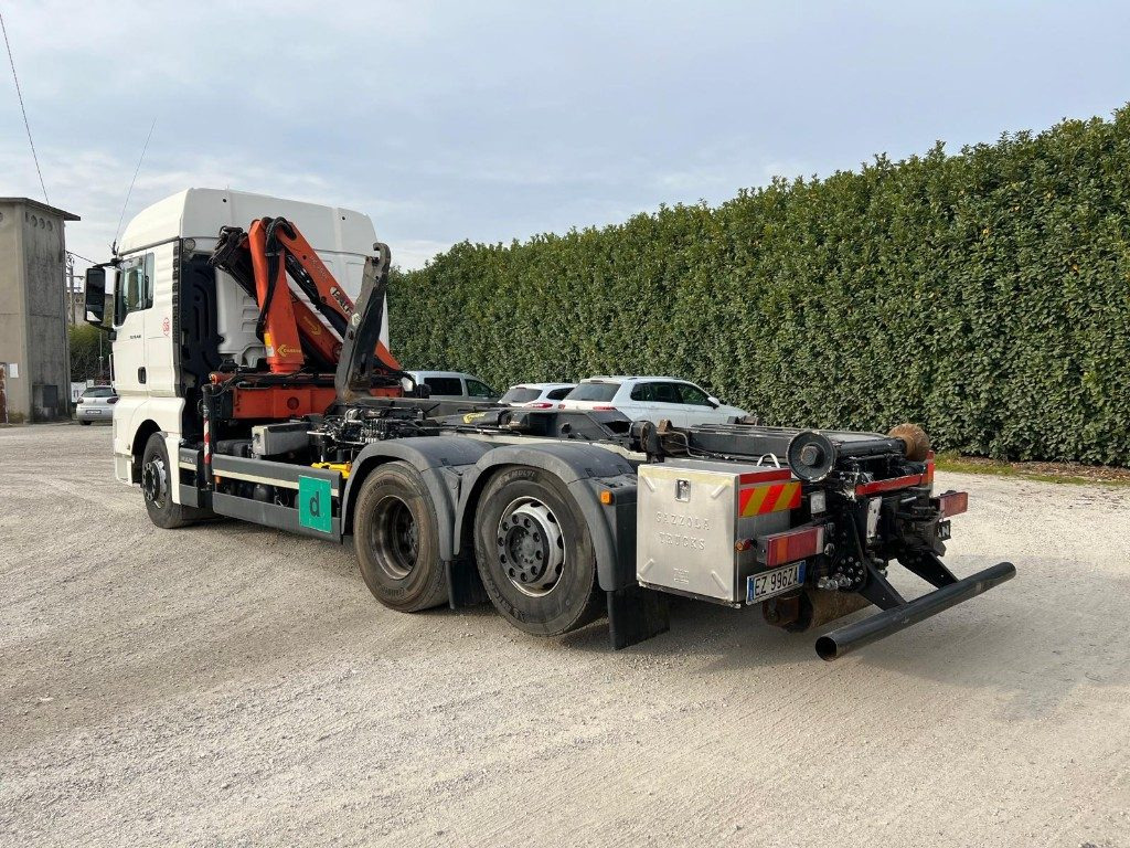 MAN TGX 26.480 SCARRABILE CON GRU DIETRO CABINA - Camion ampliroll: photos 5 MAN TGX 26.480 SCARRABILE CON GRU DIETRO CABINA - Camion ampliroll: photos 5