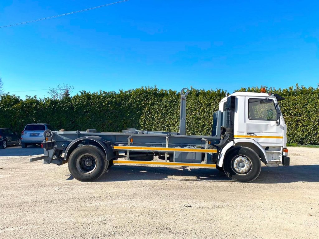 SCANIA H82 SCARRABILE BALESTRATO ANTERIORE E POSTE - Camion ampliroll: photos 2 SCANIA H82 SCARRABILE BALESTRATO ANTERIORE E POSTE - Camion ampliroll: photos 2
