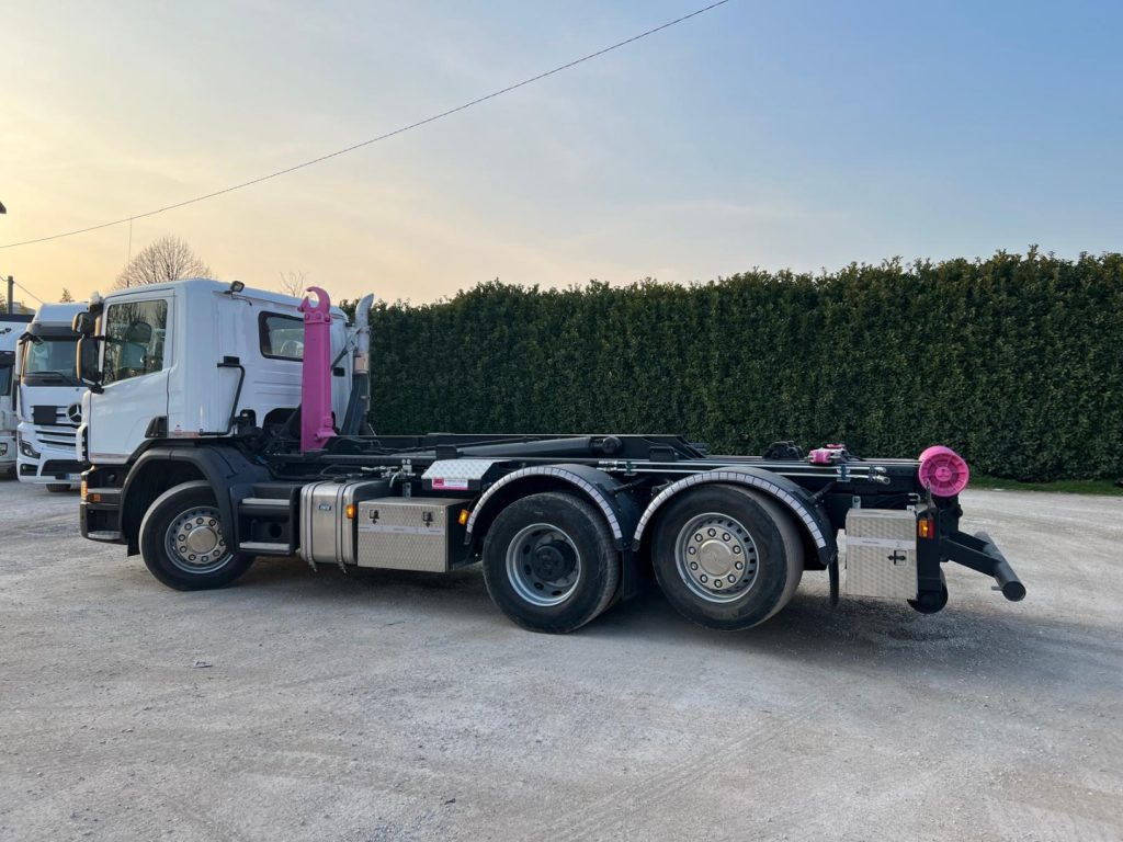 SCANIA P410 SCARRABILE CON RIDUTTORE AI MOZZI - Camion ampliroll: photos 3 SCANIA P410 SCARRABILE CON RIDUTTORE AI MOZZI - Camion ampliroll: photos 3
