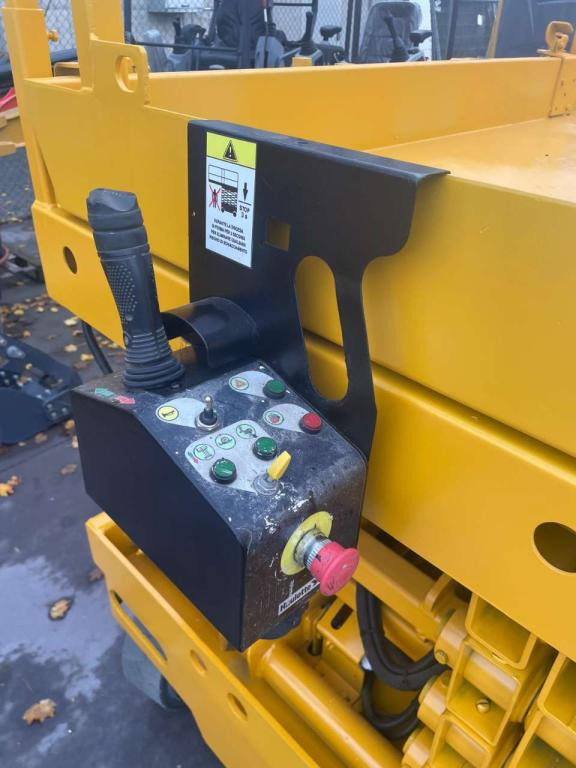 Haulotte COMPACT 12 - Nacelle ciseaux: photos 2 Haulotte COMPACT 12 - Nacelle ciseaux: photos 2