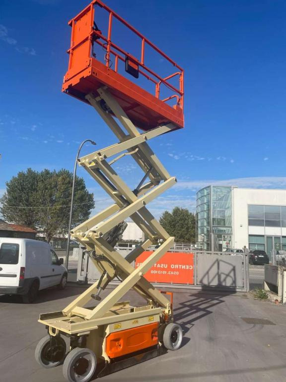 JLG 2032ES - Nacelle ciseaux: photos 1 JLG 2032ES - Nacelle ciseaux: photos 1
