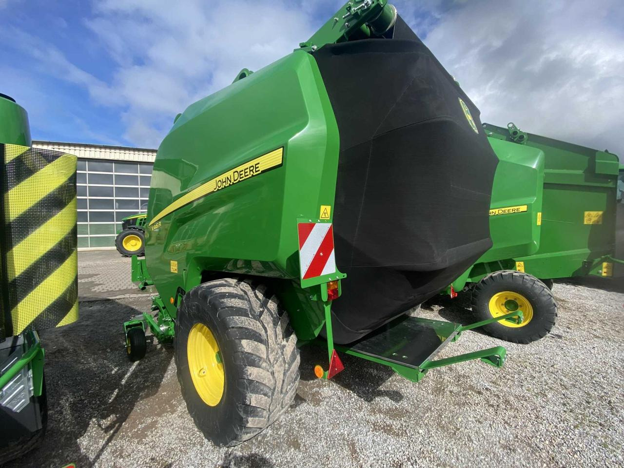 John Deere V461 R - 671 Bunde - Presse à balles rondes: photos 4 John Deere V461 R - 671 Bunde - Presse à balles rondes: photos 4