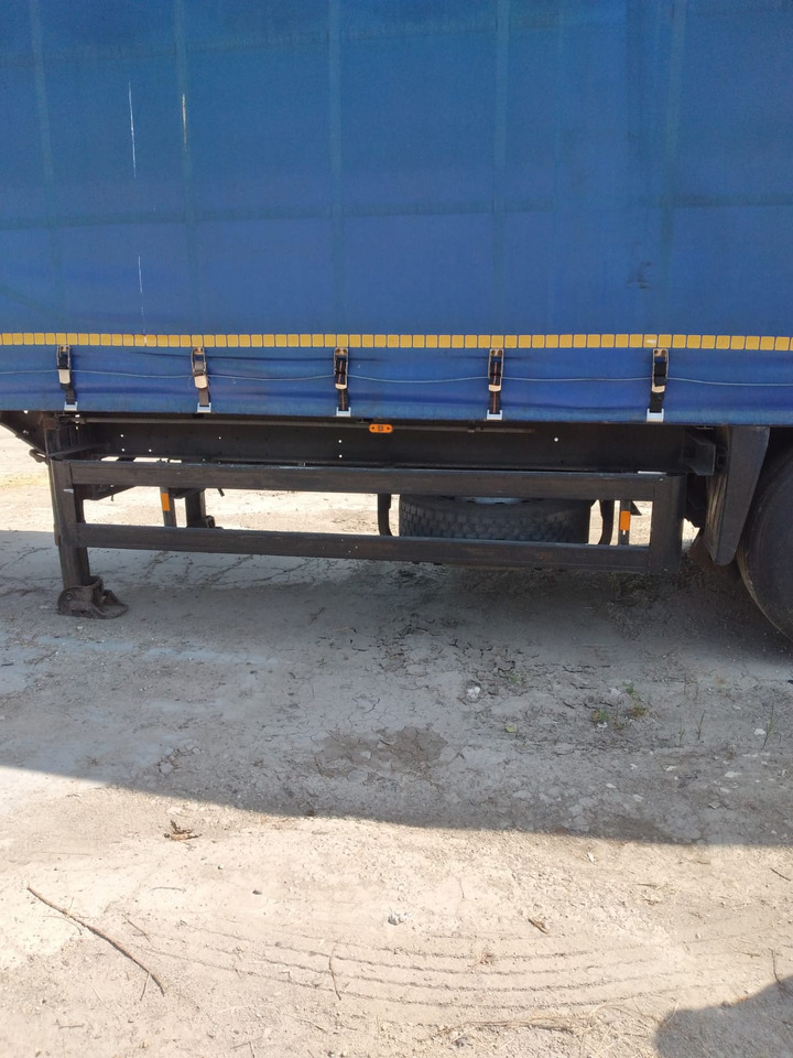 Semirimorchio centinato - Semi-remorque rideaux coulissants: photos 2 Semirimorchio centinato - Semi-remorque rideaux coulissants: photos 2