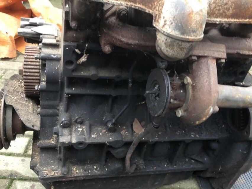 Deutz F4L1011F   Kramer - Moteur pour Chargeuse sur pneus: photos 5 Deutz F4L1011F   Kramer - Moteur pour Chargeuse sur pneus: photos 5