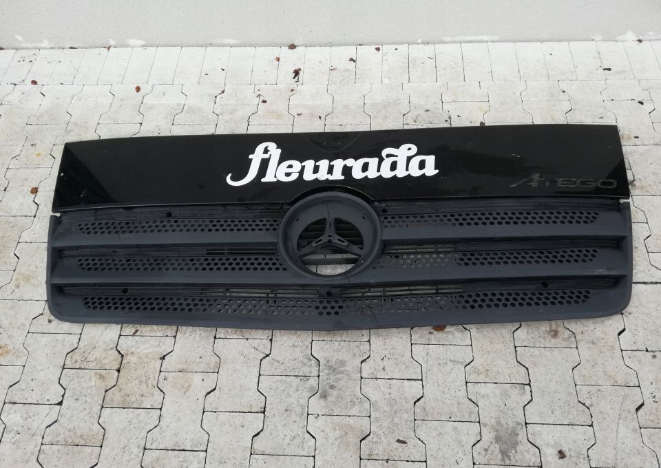 ATRAPA GRILL MASKA MERCEDES ATEGO EURO6 - Capot pour Camion: photos 1 ATRAPA GRILL MASKA MERCEDES ATEGO EURO6 - Capot pour Camion: photos 1