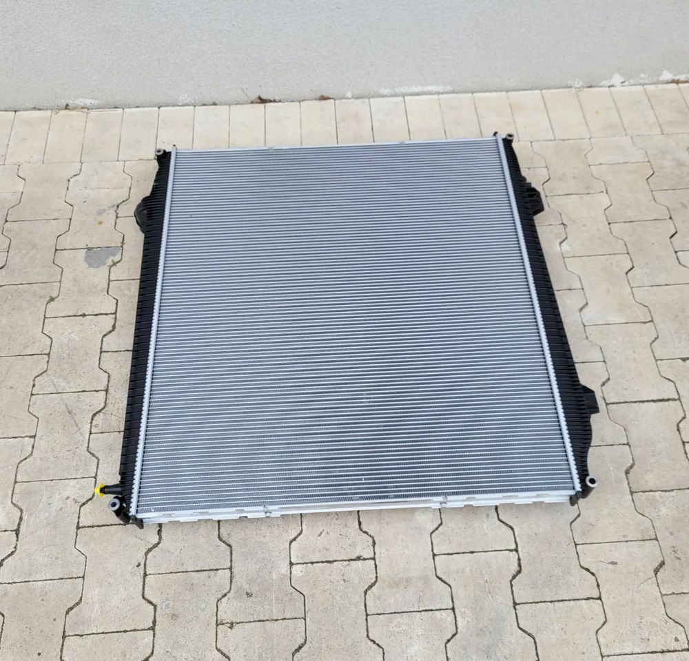 CHŁODNICA WODY MAN TGS E6 81.06101-6787 NOWY ORYGINAŁ - Radiateur pour Camion: photos 2 CHŁODNICA WODY MAN TGS E6 81.06101-6787 NOWY ORYGINAŁ - Radiateur pour Camion: photos 2