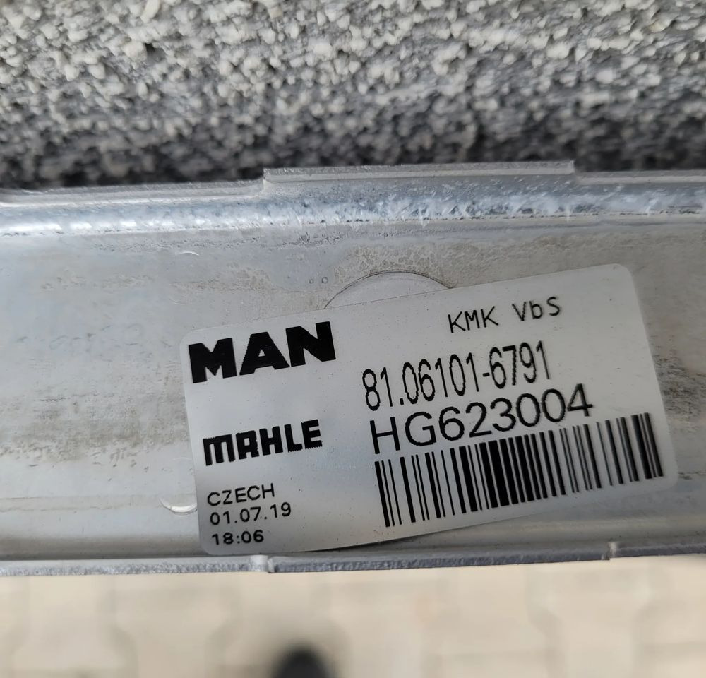 CHŁODNICA WODY MAN TGS E6 81.06101-6791 NOWY ORYGINAŁ - Radiateur pour Camion: photos 3 CHŁODNICA WODY MAN TGS E6 81.06101-6791 NOWY ORYGINAŁ - Radiateur pour Camion: photos 3