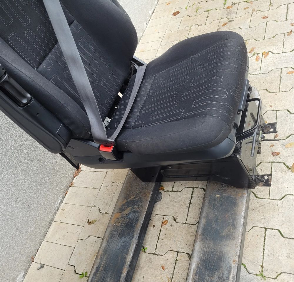 FOTEL KIEROWCY MERCEDES ACTROS MP4 - Siège pour Camion: photos 3 FOTEL KIEROWCY MERCEDES ACTROS MP4 - Siège pour Camion: photos 3