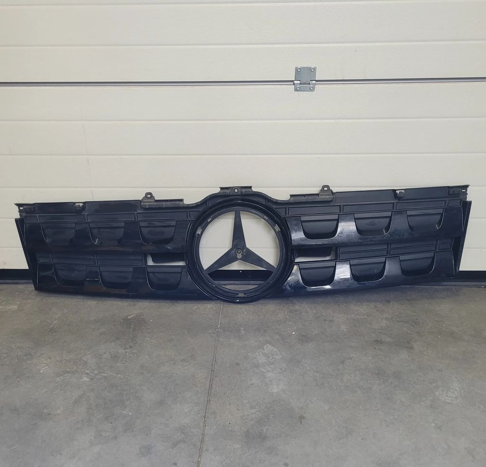 GRILL ATRAPA MERCEDES ACTROS AROX A9607510618 - Calandre pour Camion: photos 1 GRILL ATRAPA MERCEDES ACTROS AROX A9607510618 - Calandre pour Camion: photos 1