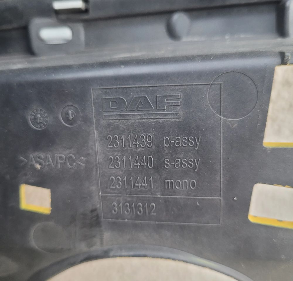 GRILL DAF XG ORYGINAŁ USZKODZONA 2311439 CHWALIM116 - Calandre pour Camion: photos 4 GRILL DAF XG ORYGINAŁ USZKODZONA 2311439 CHWALIM116 - Calandre pour Camion: photos 4