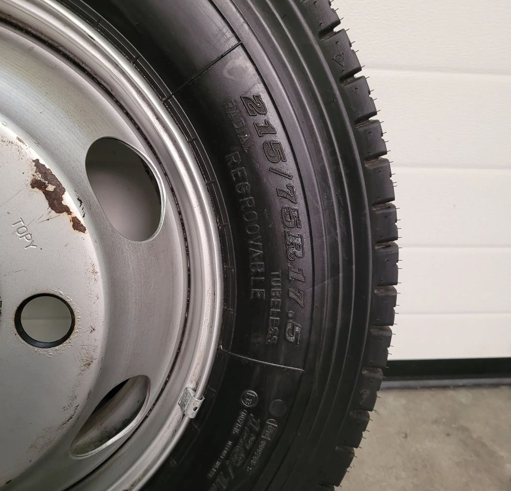 KOŁO ZAPAS DUNLOP SP444 215/75R17.5 - Roue complète: photos 4 KOŁO ZAPAS DUNLOP SP444 215/75R17.5 - Roue complète: photos 4