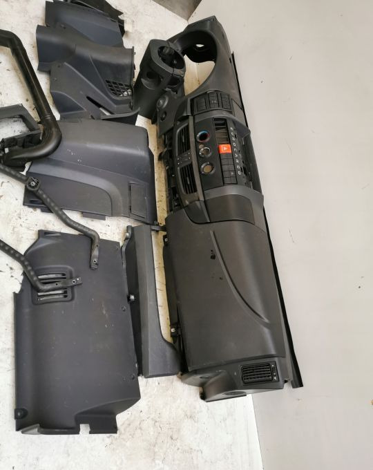 KONSOLA IVECO EUROCARGO EURO6 - Panel de instrumentos pour Camion: photos 4 KONSOLA IVECO EUROCARGO EURO6 - Panel de instrumentos pour Camion: photos 4