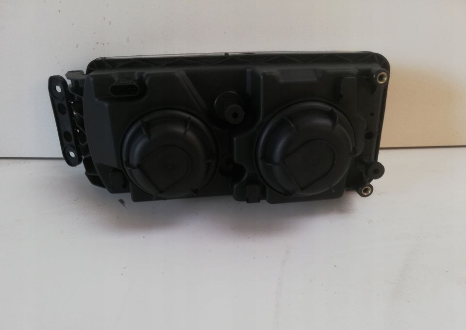 LAMPA IVECO EUROCARGO STRALIS NOWA LIFT RH - Feu avant pour Camion: photos 2 LAMPA IVECO EUROCARGO STRALIS NOWA LIFT RH - Feu avant pour Camion: photos 2