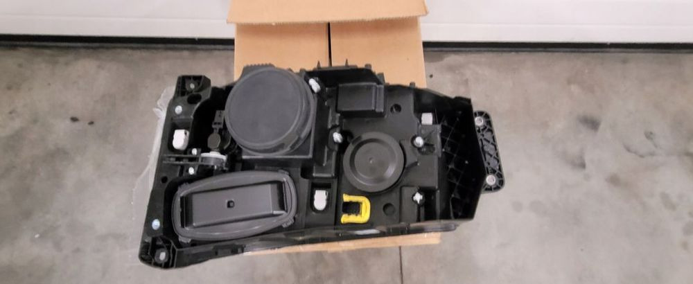 LAMPA RENAULT RANGE T NOWY ORYGINAŁ LEWA - Feu avant pour Camion: photos 2 LAMPA RENAULT RANGE T NOWY ORYGINAŁ LEWA - Feu avant pour Camion: photos 2