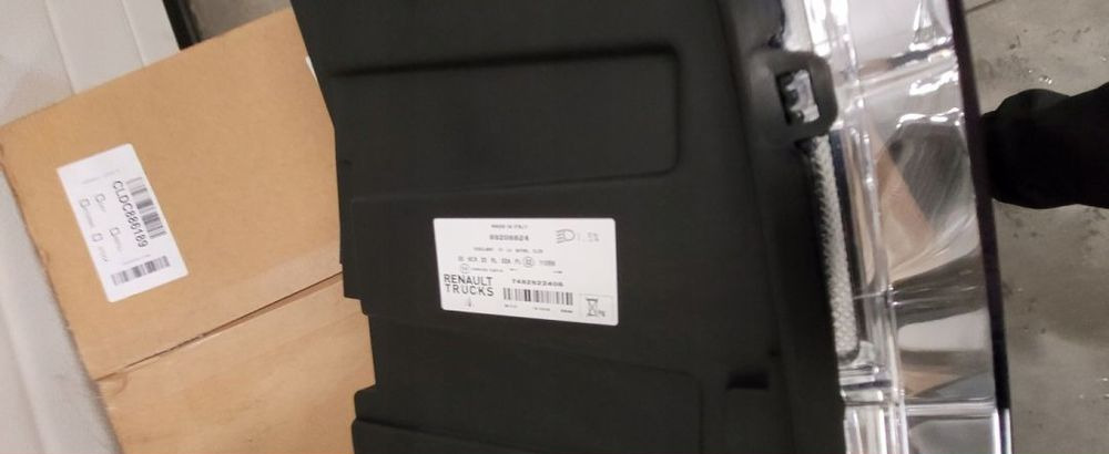 LAMPA RENAULT RANGE T NOWY ORYGINAŁ PRAWA - Feu avant pour Camion: photos 3 LAMPA RENAULT RANGE T NOWY ORYGINAŁ PRAWA - Feu avant pour Camion: photos 3