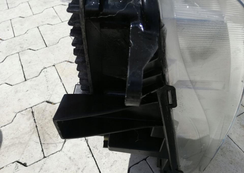 LAMPA VOLVO FH4 FH 4 FM RH ORYGINAŁ - Feu avant pour Camion: photos 4 LAMPA VOLVO FH4 FH 4 FM RH ORYGINAŁ - Feu avant pour Camion: photos 4