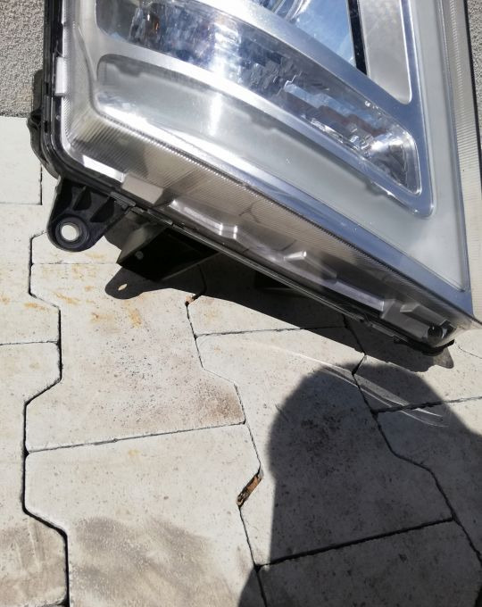 LAMPA XENON VOLVO FH4 FH 4 FM RH ORYGINAŁ - Feu avant pour Camion: photos 3 LAMPA XENON VOLVO FH4 FH 4 FM RH ORYGINAŁ - Feu avant pour Camion: photos 3