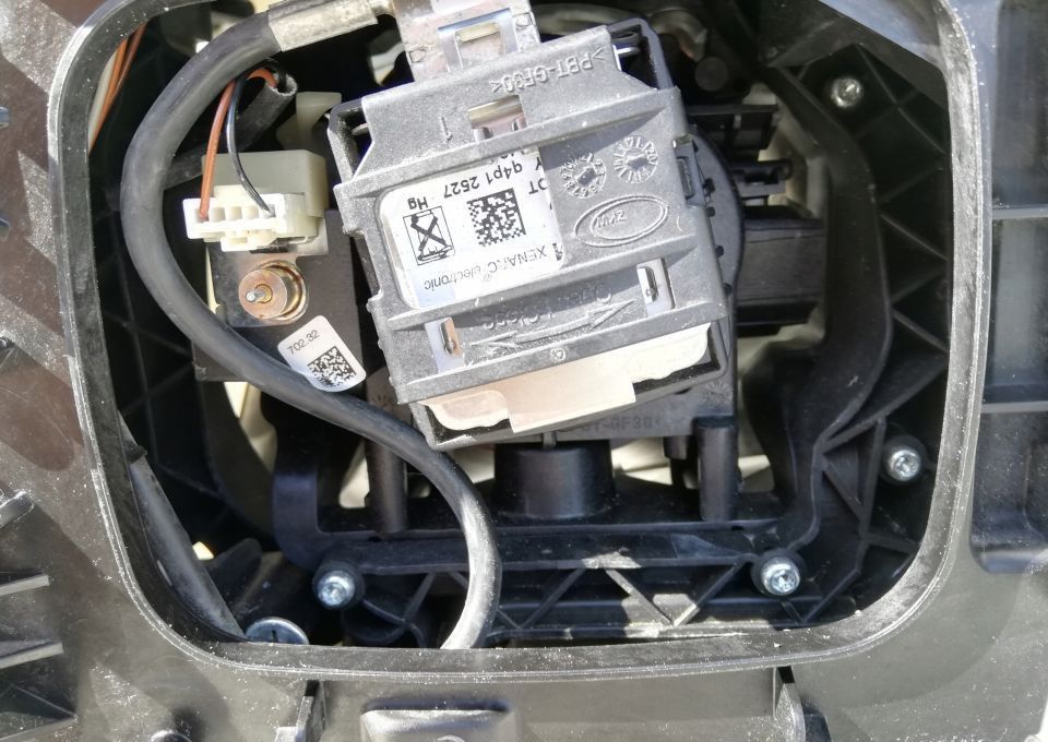 LAMPA XENON VOLVO FH4 FH 4 FM RH ORYGINAŁ - Feu avant pour Camion: photos 5 LAMPA XENON VOLVO FH4 FH 4 FM RH ORYGINAŁ - Feu avant pour Camion: photos 5