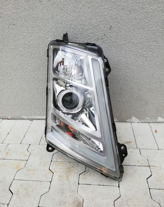 LAMPA XENON VOLVO FH4 FH 4 FM RH ORYGINAŁ - Feu avant pour Camion: photos 1 LAMPA XENON VOLVO FH4 FH 4 FM RH ORYGINAŁ - Feu avant pour Camion: photos 1