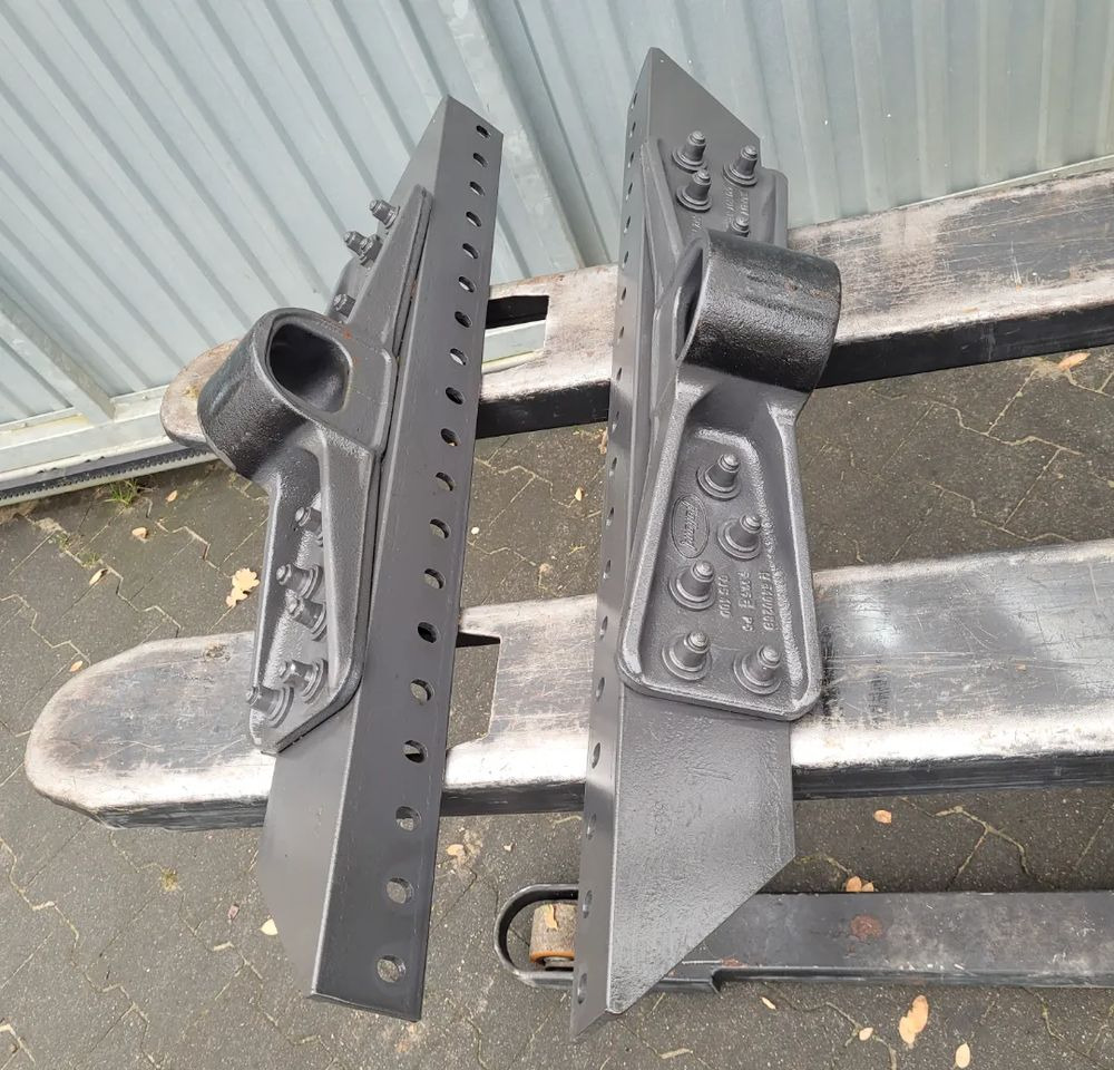 ŁAPY MOCOWANIE SIODLA VOLVO HOLLAND 126239C - Sellette d'attelage pour Camion: photos 1 ŁAPY MOCOWANIE SIODLA VOLVO HOLLAND 126239C - Sellette d'attelage pour Camion: photos 1