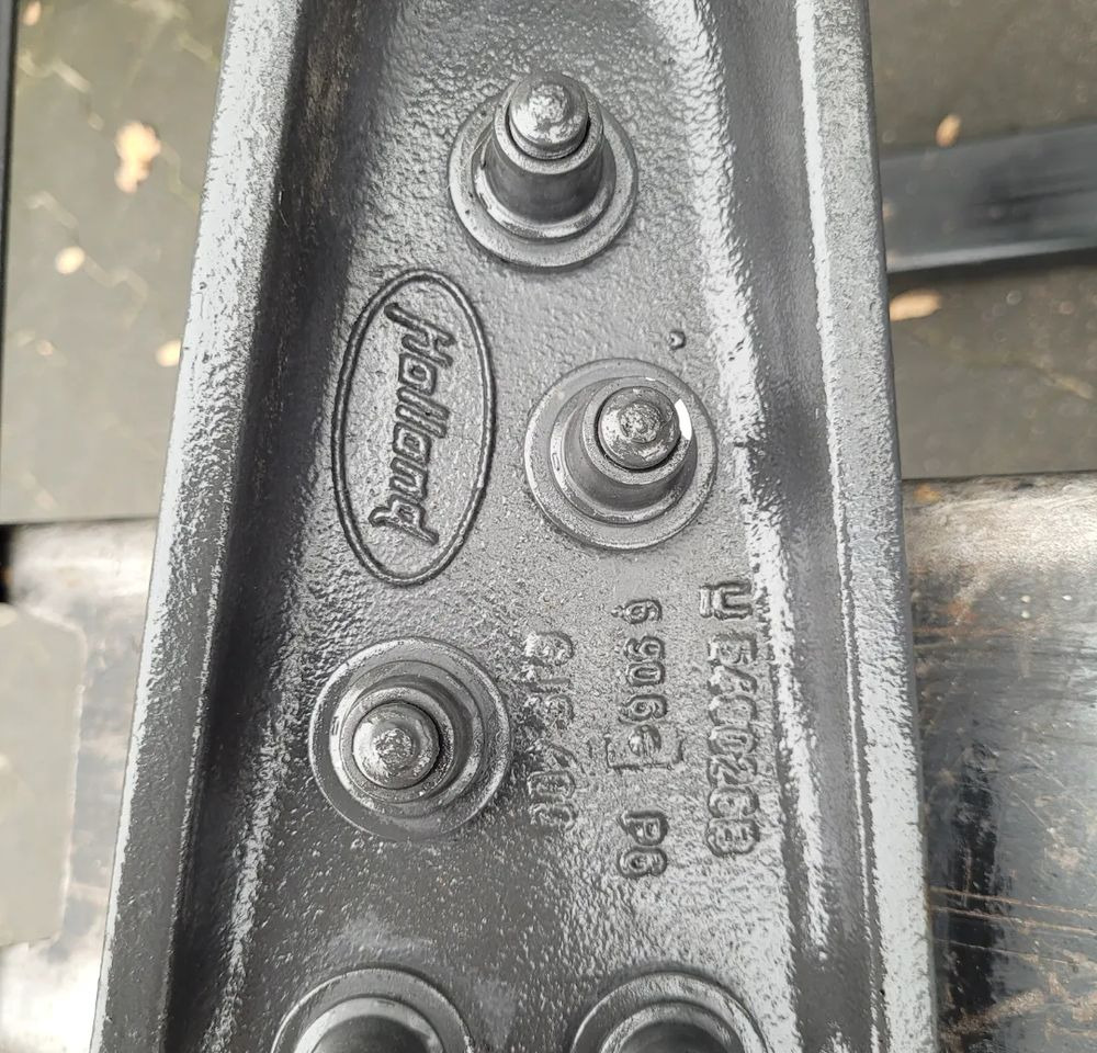 ŁAPY MOCOWANIE SIODLA VOLVO HOLLAND 126239C - Sellette d'attelage pour Camion: photos 4 ŁAPY MOCOWANIE SIODLA VOLVO HOLLAND 126239C - Sellette d'attelage pour Camion: photos 4