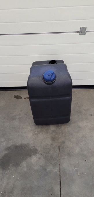 ZBIORNIK AD BLUE VOLVO FH4 21645367 - AdBlue réservoir pour Camion: photos 2 ZBIORNIK AD BLUE VOLVO FH4 21645367 - AdBlue réservoir pour Camion: photos 2