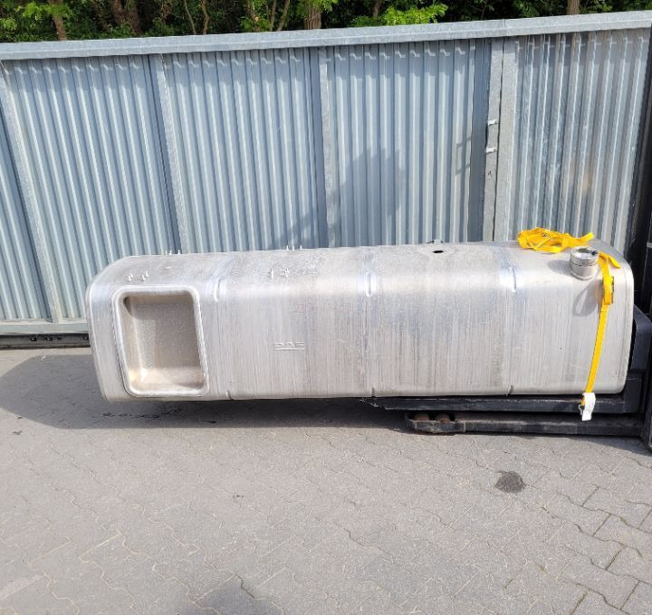 ZBIORNIK PALIWA DAF XF 106 845L 1944801 230X63X68 - Réservoir de carburant pour Camion: photos 1 ZBIORNIK PALIWA DAF XF 106 845L 1944801 230X63X68 - Réservoir de carburant pour Camion: photos 1