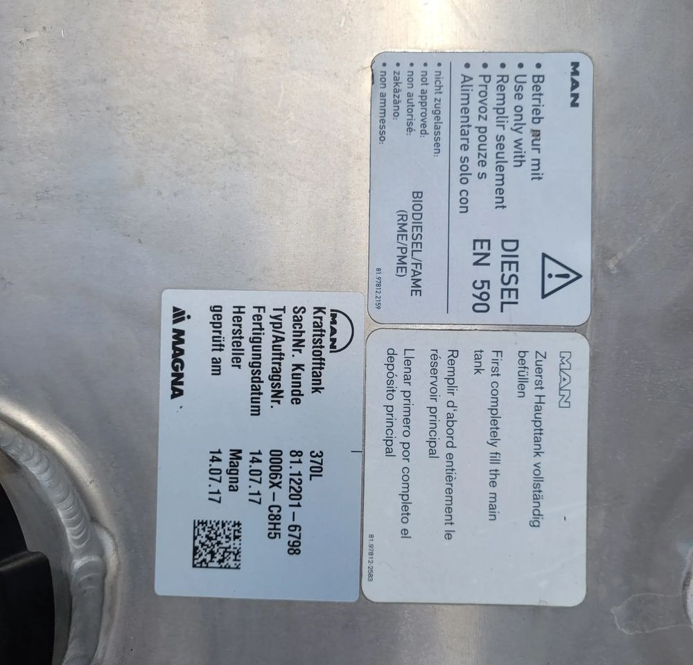 ZBIORNIK PALIWA MAN TGX 370L 81.12201-6798 100X63X68CM - Réservoir de carburant pour Camion: photos 5 ZBIORNIK PALIWA MAN TGX 370L 81.12201-6798 100X63X68CM - Réservoir de carburant pour Camion: photos 5