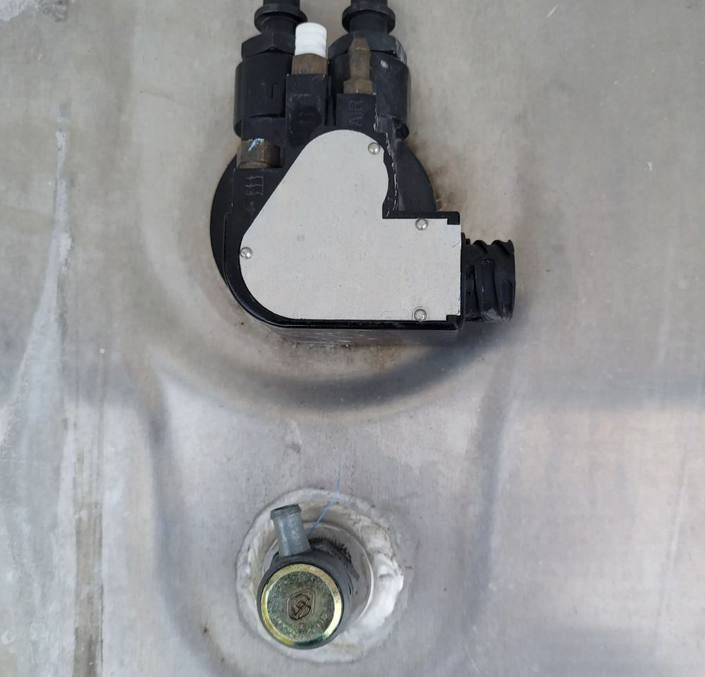 ZBIORNIK PALIWA MAN TGX 490L 81.12201-6732 130X63X68 - Réservoir de carburant pour Camion: photos 4 ZBIORNIK PALIWA MAN TGX 490L 81.12201-6732 130X63X68 - Réservoir de carburant pour Camion: photos 4