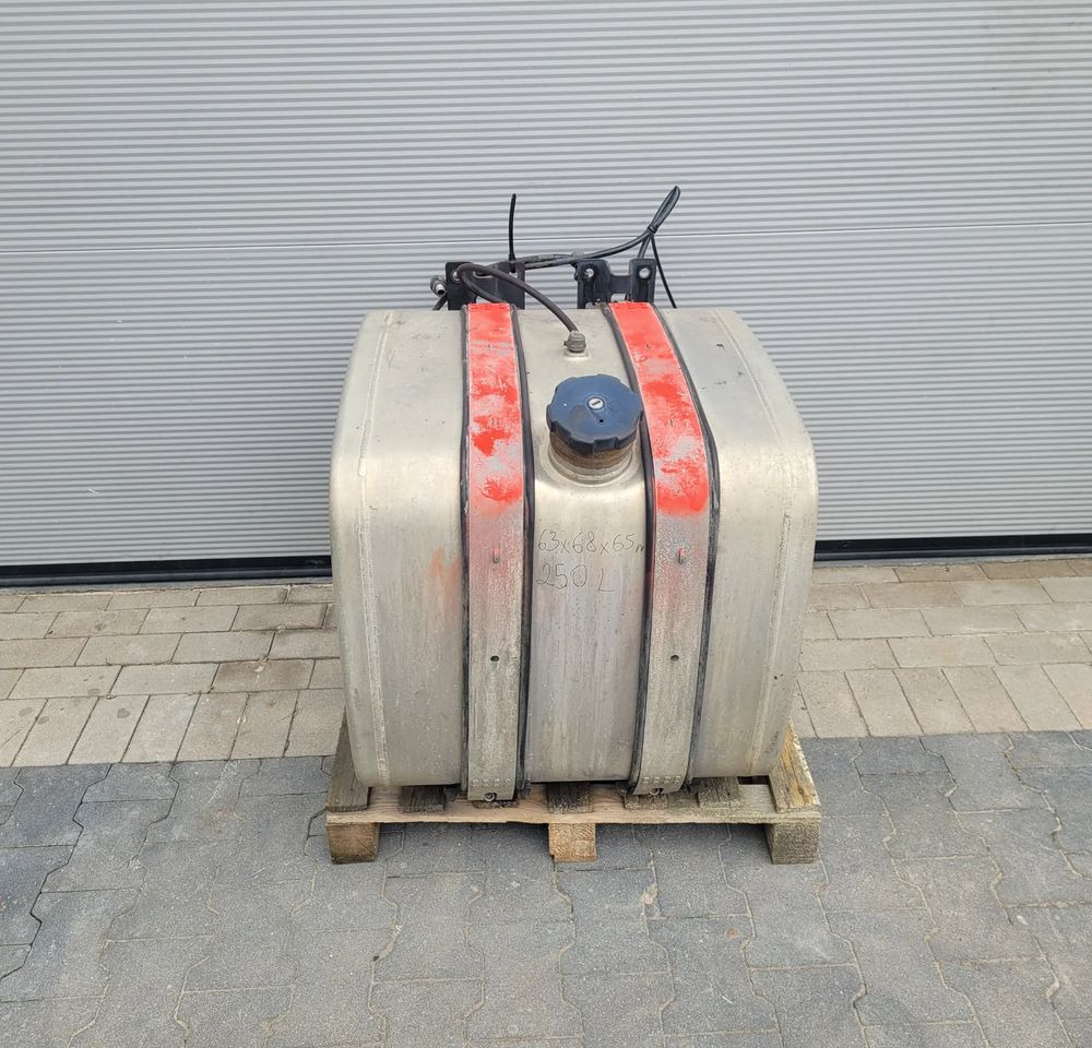 ZBIORNIK PALIWA MAN TGX TGS TGA 250L 63X68X65CM - Réservoir de carburant pour Camion: photos 1 ZBIORNIK PALIWA MAN TGX TGS TGA 250L 63X68X65CM - Réservoir de carburant pour Camion: photos 1