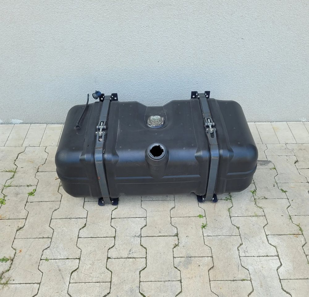 ZBIORNIK PALIWA NISSANA CABSTAR MAXITY - Réservoir de carburant pour Camion: photos 1 ZBIORNIK PALIWA NISSANA CABSTAR MAXITY - Réservoir de carburant pour Camion: photos 1
