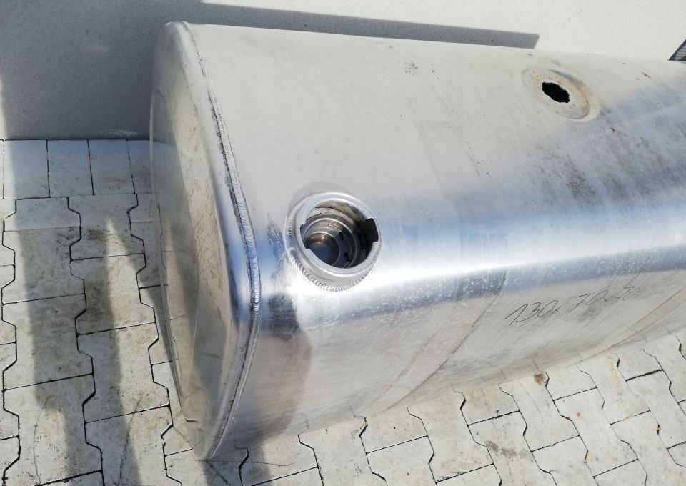 ZBIORNIK PALIWA VOLVO FH 4 RENAULT PREMIUM MAGNUM - Réservoir de carburant pour Camion: photos 2 ZBIORNIK PALIWA VOLVO FH 4 RENAULT PREMIUM MAGNUM - Réservoir de carburant pour Camion: photos 2