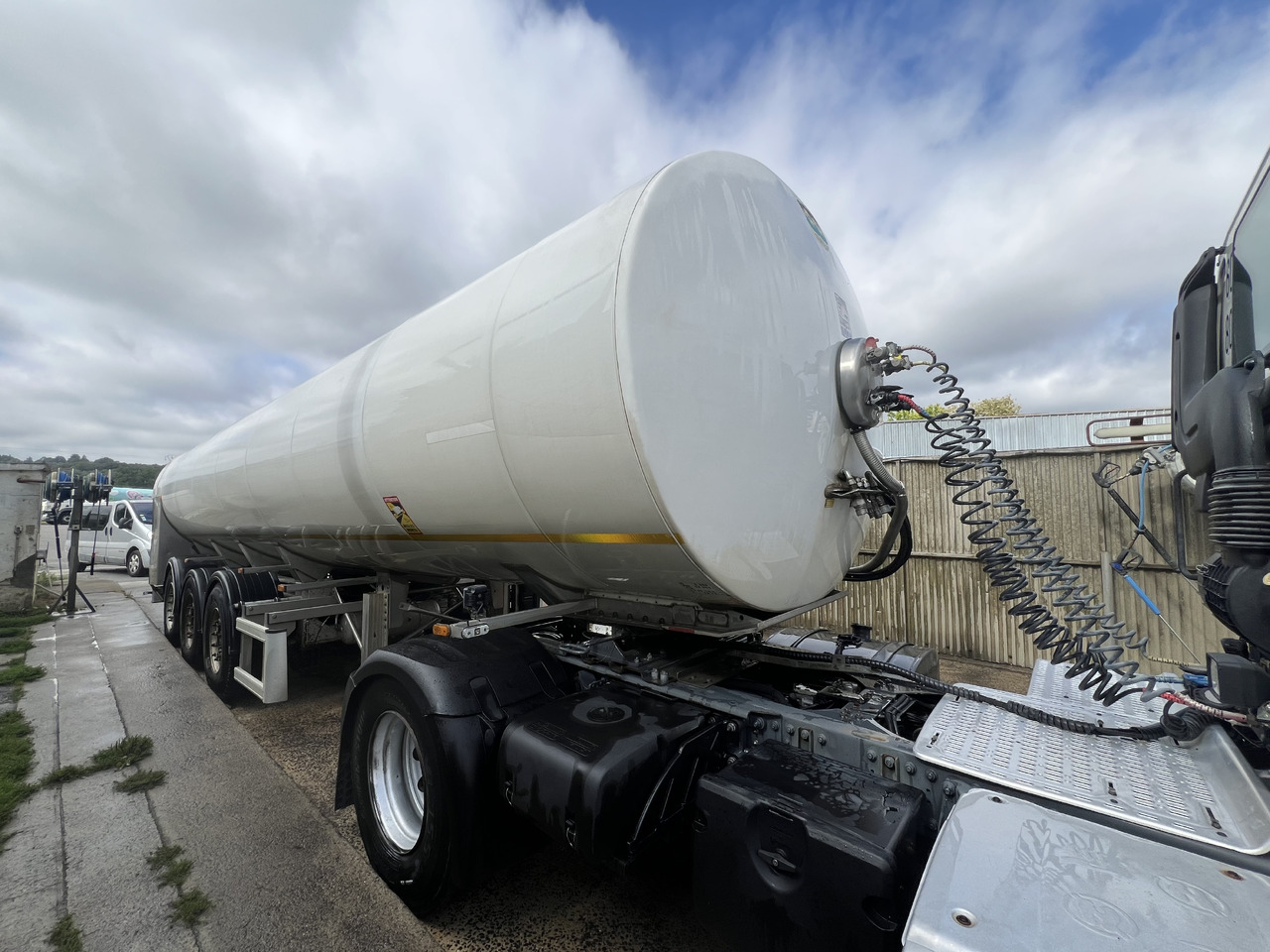Maisonneue - Semi-remorque citerne: photos 4 Maisonneue - Semi-remorque citerne: photos 4