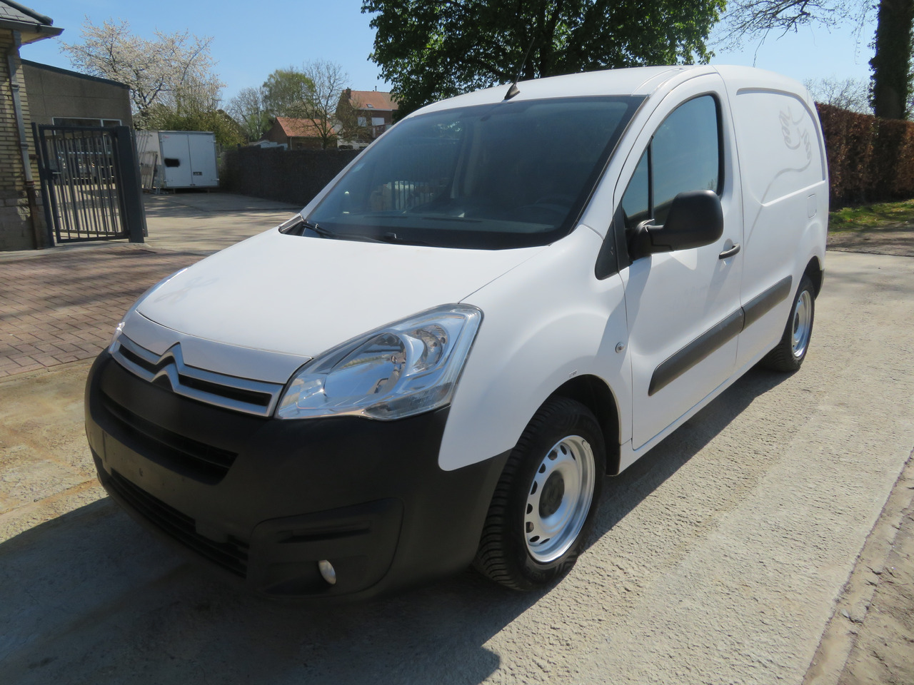CITROËN Berlingo 1.6 BlueHDi CLUB - Fourgon utilitaire: photos 3 CITROËN Berlingo 1.6 BlueHDi CLUB - Fourgon utilitaire: photos 3