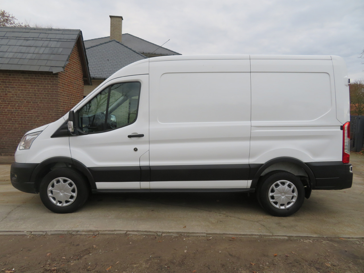 Ford Transit 2.0TDCi TREND - L2H2 - Fourgon utilitaire: photos 4 Ford Transit 2.0TDCi TREND - L2H2 - Fourgon utilitaire: photos 4