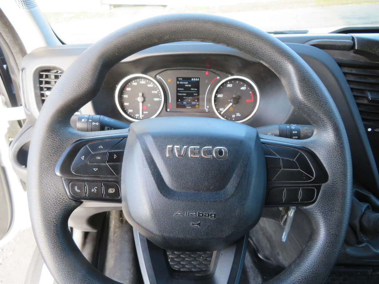 Utilitaire benne, Utilitaire double cabine Iveco Daily 35C16 3.0: photos 15