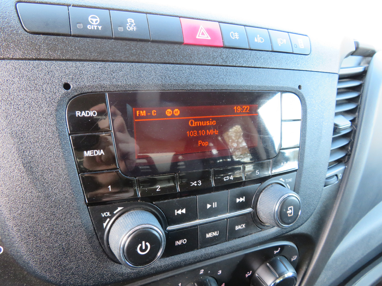 Utilitaire benne, Utilitaire double cabine Iveco Daily 35C16 3.0: photos 14