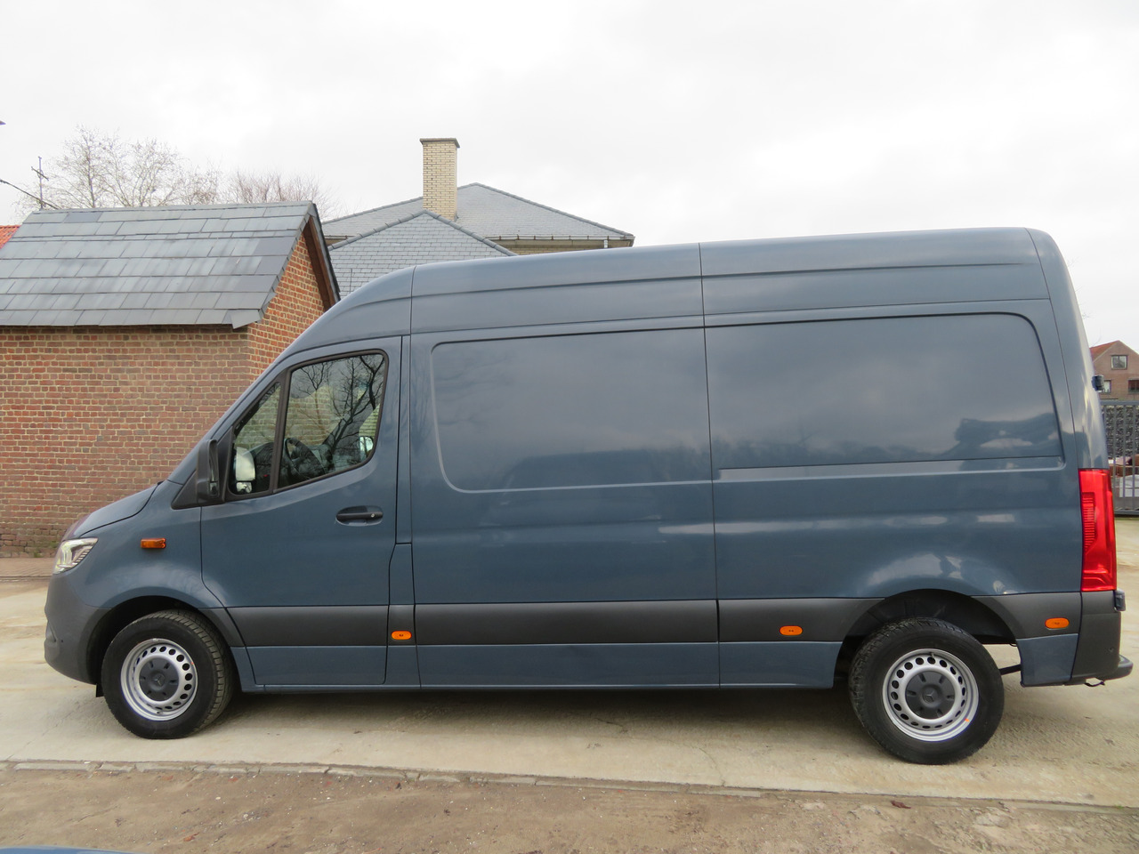 Mercedes-Benz Sprinter 317cdi - 9GTronic - A2H2 - Fourgon utilitaire: photos 4 Mercedes-Benz Sprinter 317cdi - 9GTronic - A2H2 - Fourgon utilitaire: photos 4