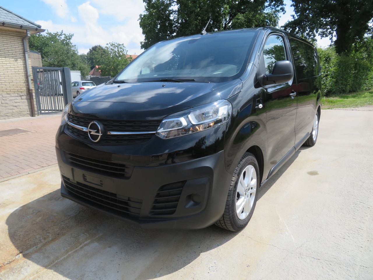 OPEL Vivaro Edition 2.0 Turbo - L2H1 - Fourgonnette: photos 3 OPEL Vivaro Edition 2.0 Turbo - L2H1 - Fourgonnette: photos 3