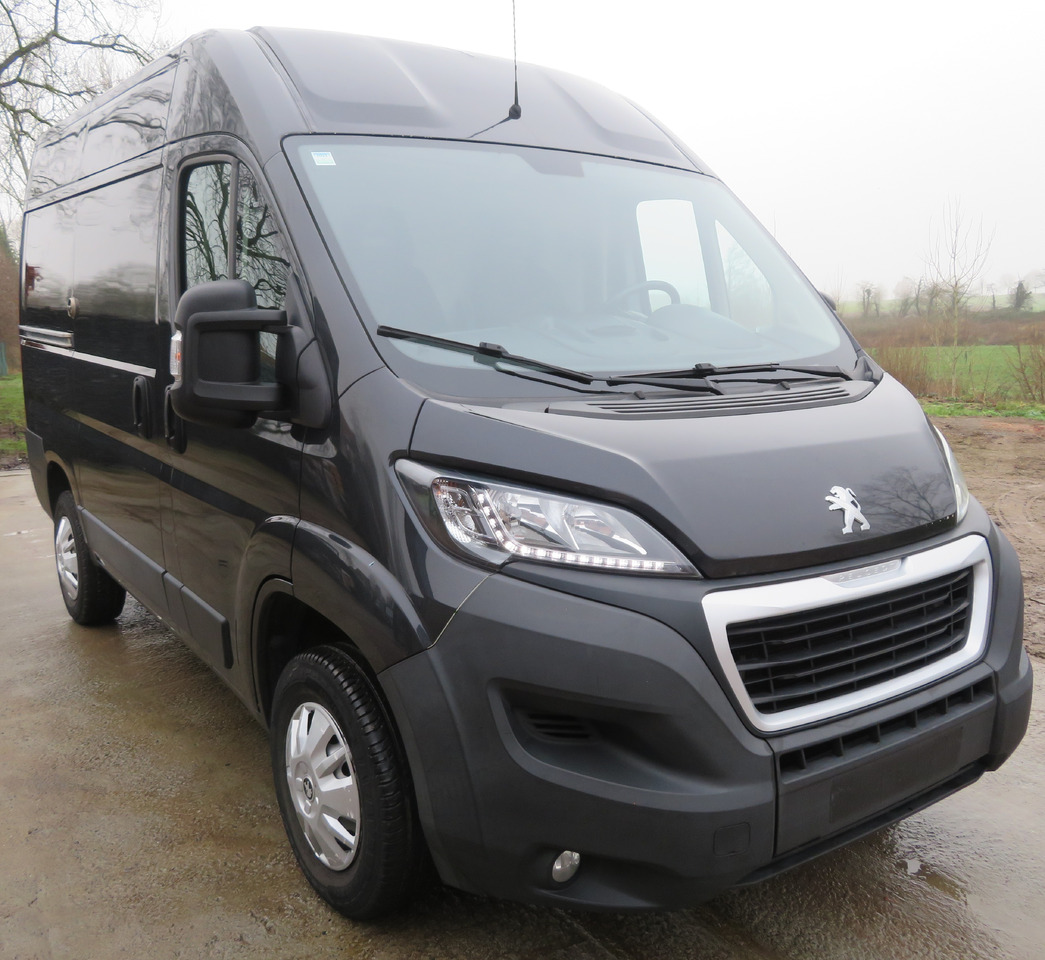 Peugeot Boxer 2.0blue HDI - Fourgonnette: photos 1 Peugeot Boxer 2.0blue HDI - Fourgonnette: photos 1