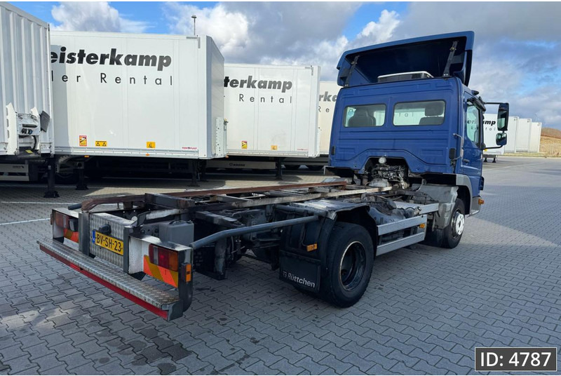 Mercedes-Benz Atego 816 Day Cab, Euro 5, BDF / EPS automatic / standklima / Hydraulic system - Camion porte-conteneur/ Caisse mobile: photos 5 Mercedes-Benz Atego 816 Day Cab, Euro 5, BDF / EPS automatic / standklima / Hydraulic system - Camion porte-conteneur/ Caisse mobile: photos 5